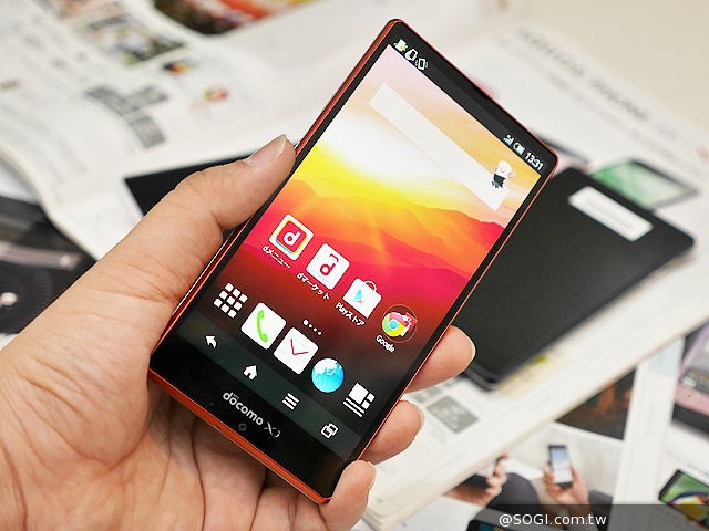 三面超窄邊！5.4吋LTE旗艦日機Sharp SH-04F