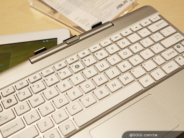 5段變形！華碩發表Transformer Book V等多款新品【Computex 2014】