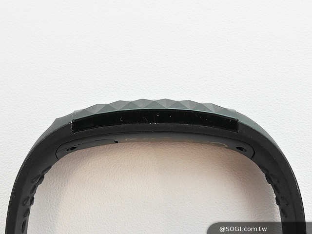 多彩智慧手環OAXIS「星21」預計7月登台【Computex 2014】