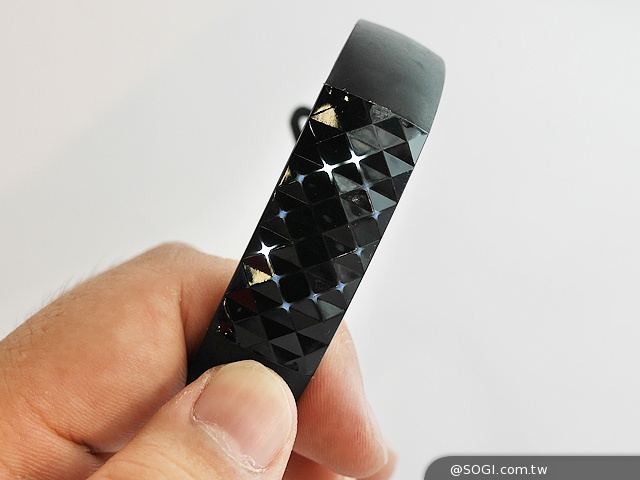 多彩智慧手環OAXIS「星21」預計7月登台【Computex 2014】