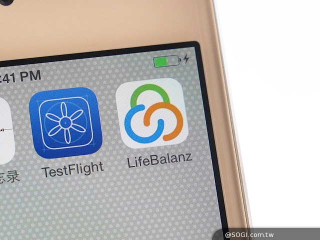 多彩智慧手環OAXIS「星21」預計7月登台【Computex 2014】