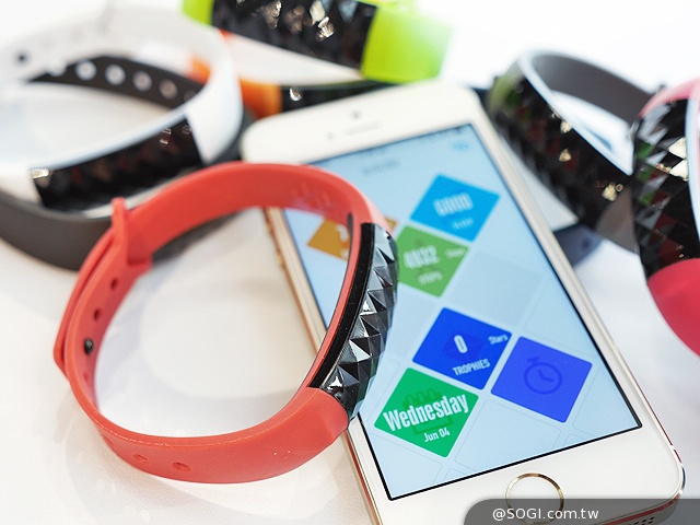 多彩智慧手環OAXIS「星21」預計7月登台【Computex 2014】