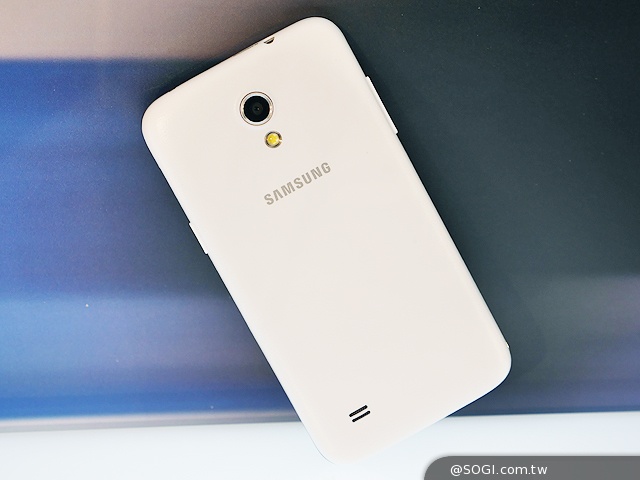 攜手遠傳推廣LTE 三星GALAXY Core Lite動手玩