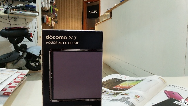 三面超窄邊！5.4吋LTE旗艦日機Sharp SH-04F