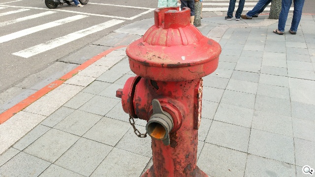 三面超窄邊！5.4吋LTE旗艦日機Sharp SH-04F