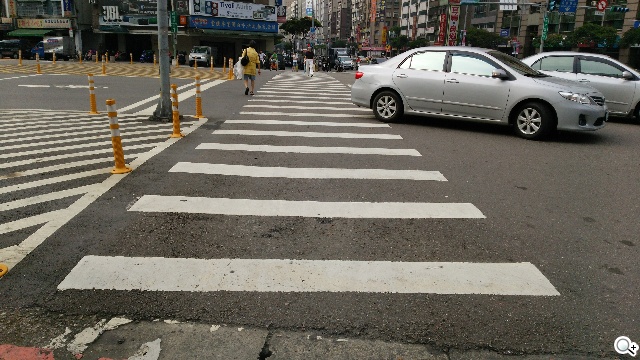 三面超窄邊！5.4吋LTE旗艦日機Sharp SH-04F