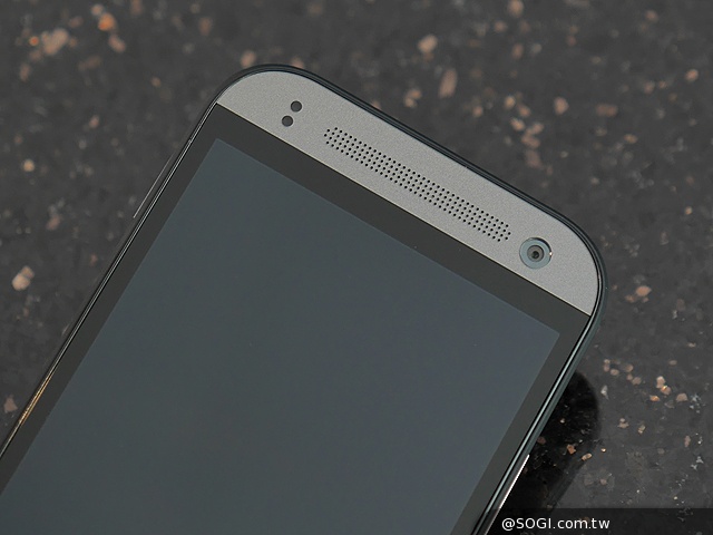 HTC One mini 2、蜜桃紅Desire 816連袂登台