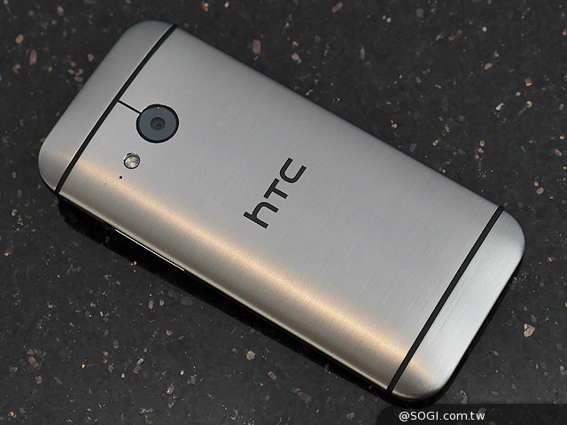 HTC One mini 2、蜜桃紅Desire 816連袂登台