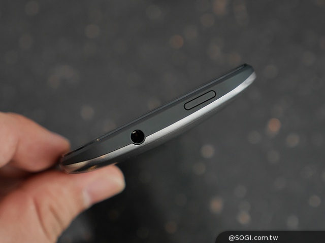 HTC One mini 2、蜜桃紅Desire 816連袂登台