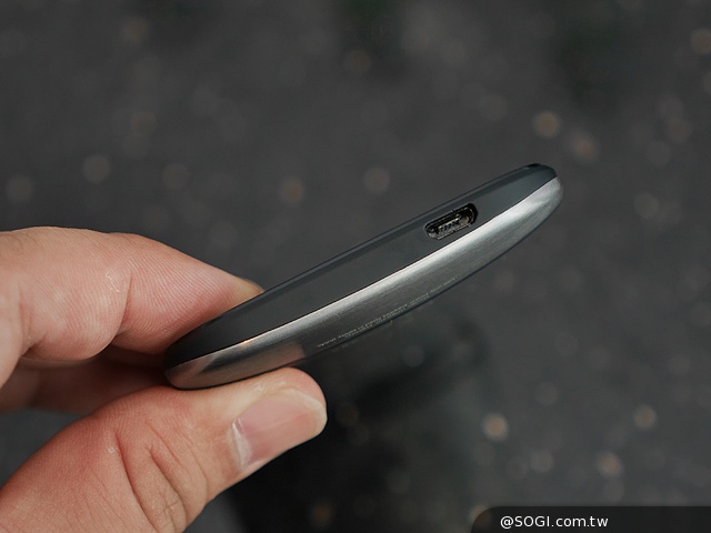 HTC One mini 2、蜜桃紅Desire 816連袂登台