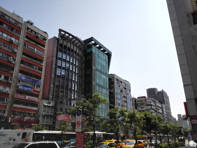 纖薄4G手機HUAWEI Ascend P7 廣角自拍超實用