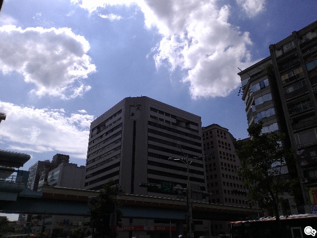 樂享4G！5吋平價LTE智慧手機 InFocus M510