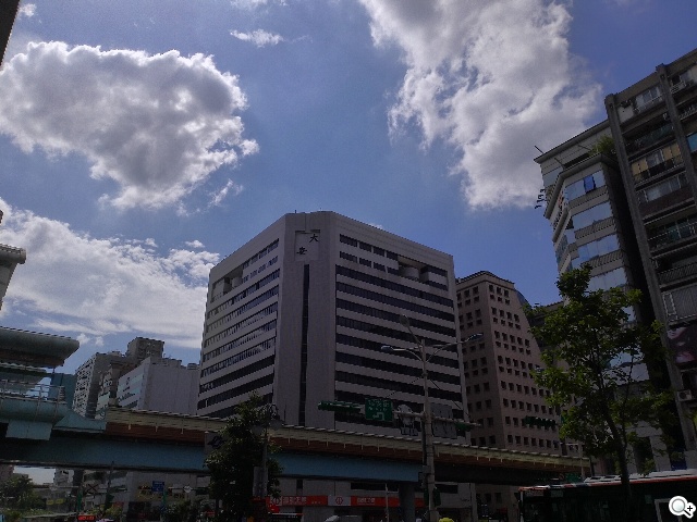 樂享4G！5吋平價LTE智慧手機 InFocus M510