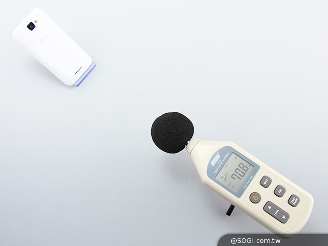 4G網路隨身帶 BenQ F4平價中階智慧機