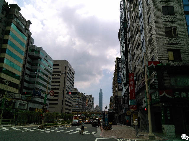 4G網路隨身帶 BenQ F4平價中階智慧機