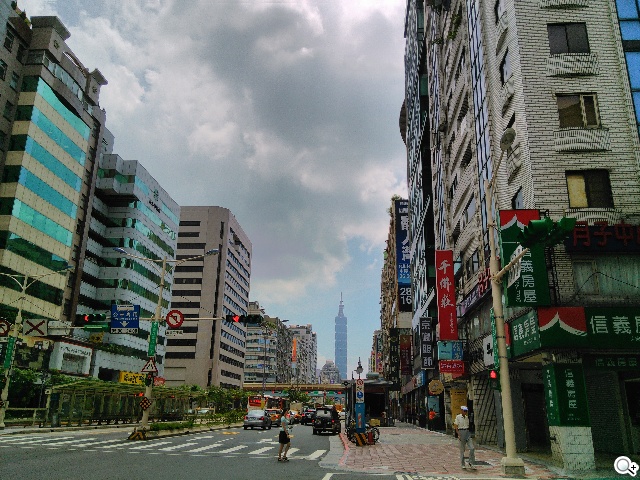 4G網路隨身帶 BenQ F4平價中階智慧機