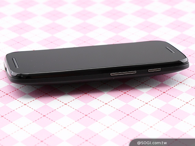 摩托羅拉4.3吋低價智慧型手機 Moto E