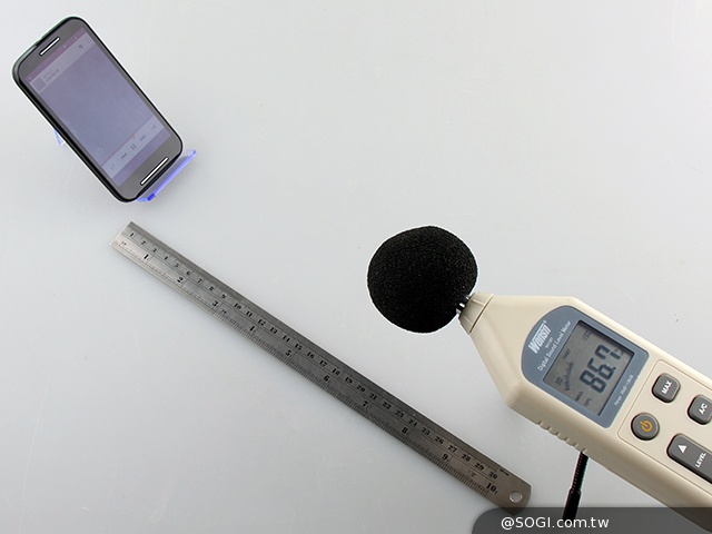 摩托羅拉4.3吋低價智慧型手機 Moto E