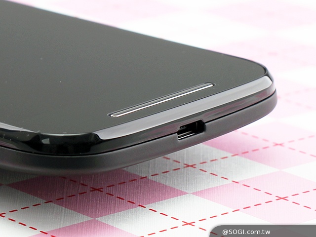 摩托羅拉4.3吋低價智慧型手機 Moto E