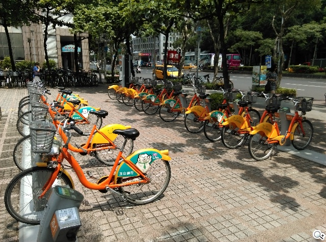 雙曲線更時尚！HTC One E8聯通4G LTE雙卡版速測