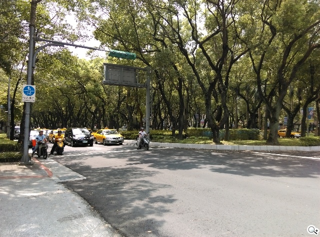 雙曲線更時尚！HTC One E8聯通4G LTE雙卡版速測