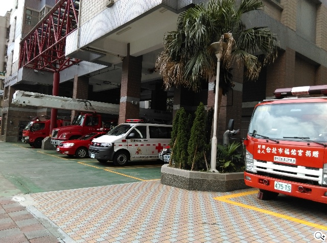 雙曲線更時尚！HTC One E8聯通4G LTE雙卡版速測