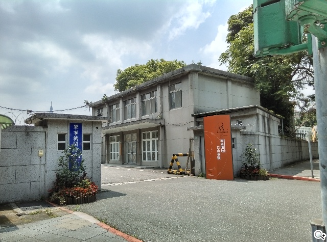 雙曲線更時尚！HTC One E8聯通4G LTE雙卡版速測