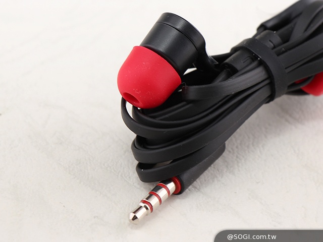 雙曲線更時尚！HTC One E8聯通4G LTE雙卡版速測