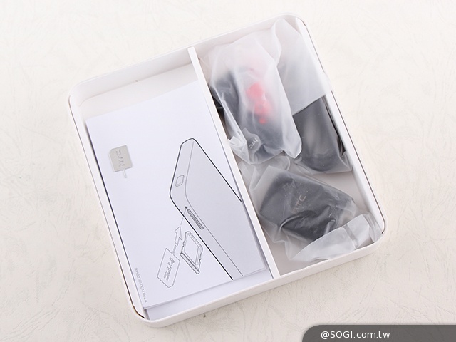 雙曲線更時尚！HTC One E8聯通4G LTE雙卡版速測