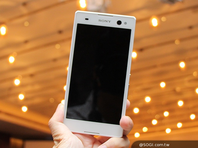 索尼Xperia C3自拍手機 前鏡頭5MP配閃光燈 台灣8月上市