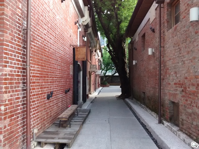 摩托羅拉4.3吋低價智慧型手機 Moto E