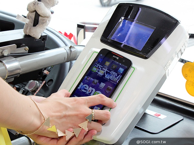 BenQ F5、T3亞太版4G手機上市 具悠遊卡支付功能