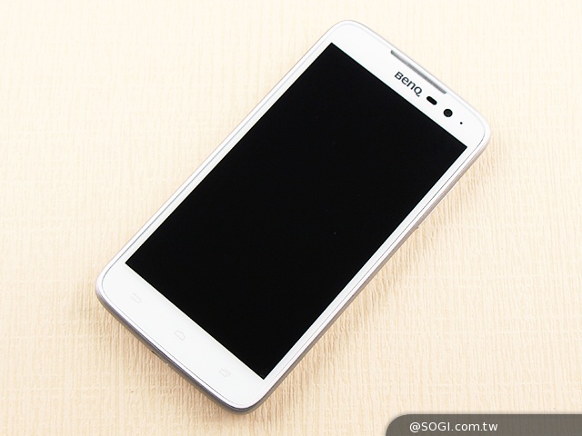 5吋4G智慧手機BenQ F5 四倍高感光暗處依舊精彩