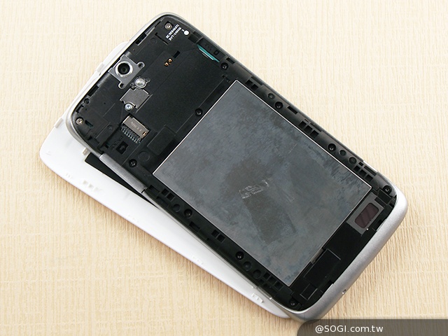 5吋4G智慧手機BenQ F5 四倍高感光暗處依舊精彩