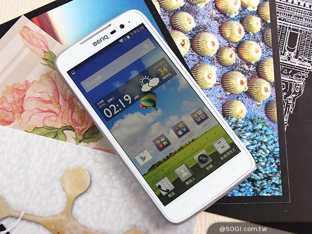 5吋4G智慧手機BenQ F5 四倍高感光暗處依舊精彩