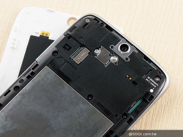 5吋4G智慧手機BenQ F5 四倍高感光暗處依舊精彩