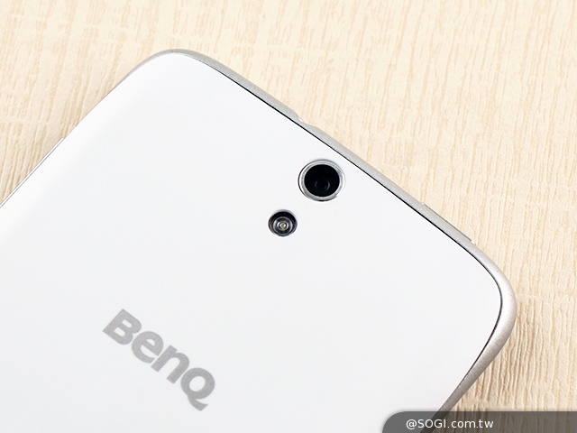 5吋4G智慧手機BenQ F5 四倍高感光暗處依舊精彩