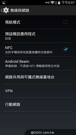 5吋4G智慧手機BenQ F5 四倍高感光暗處依舊精彩