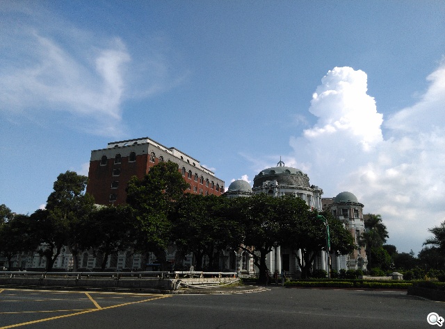 5吋4G智慧手機BenQ F5 四倍高感光暗處依舊精彩