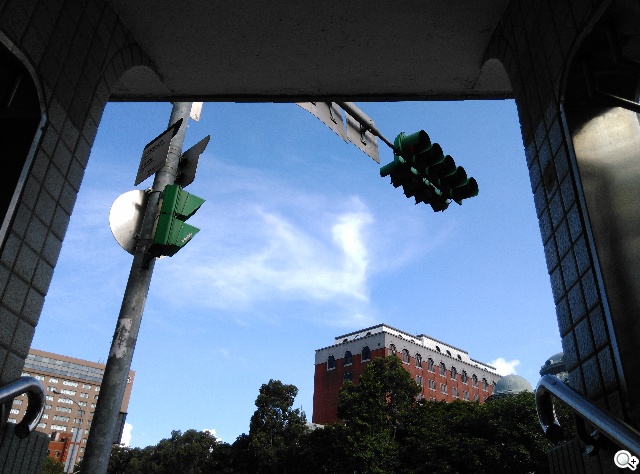 5吋4G智慧手機BenQ F5 四倍高感光暗處依舊精彩