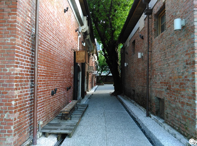 5吋4G智慧手機BenQ F5 四倍高感光暗處依舊精彩