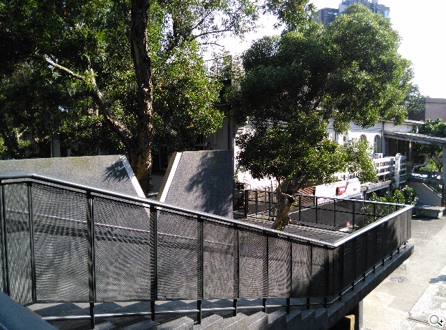 5吋4G智慧手機BenQ F5 四倍高感光暗處依舊精彩