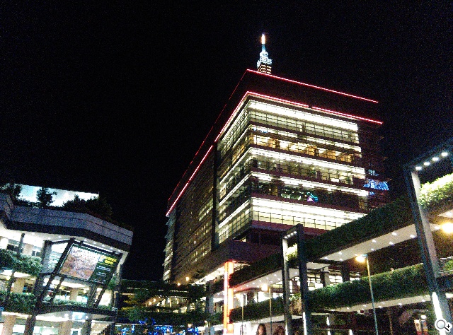 5吋4G智慧手機BenQ F5 四倍高感光暗處依舊精彩