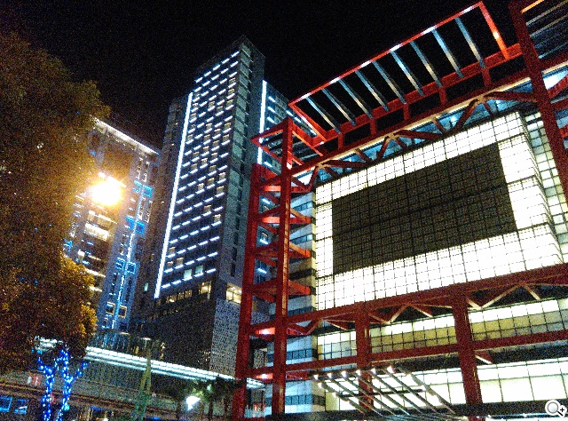 5吋4G智慧手機BenQ F5 四倍高感光暗處依舊精彩