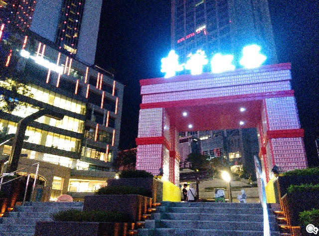 5吋4G智慧手機BenQ F5 四倍高感光暗處依舊精彩