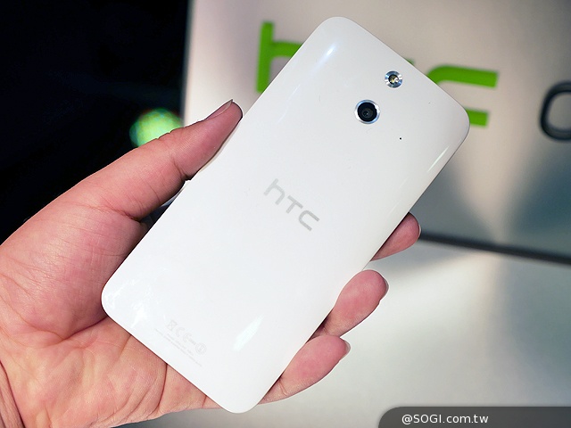 HTC One(E8)單機14900元 8/31前買就送五月天背蓋