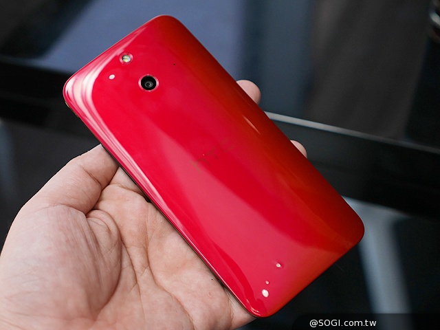 HTC One(E8)單機14900元 8/31前買就送五月天背蓋