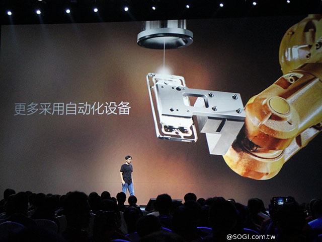 小米手機MI4發表直擊 不鏽鋼機身把玩體驗 小米手機MI4發表直擊 不鏽鋼機身把玩體驗