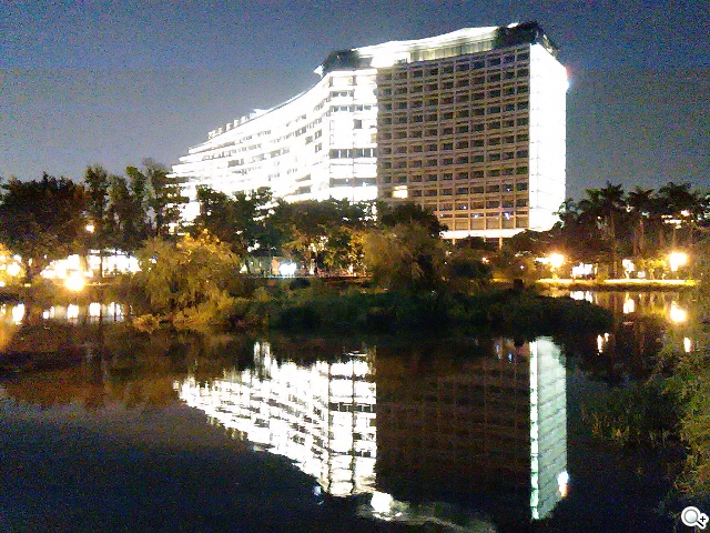 5吋4G智慧手機BenQ F5 四倍高感光暗處依舊精彩