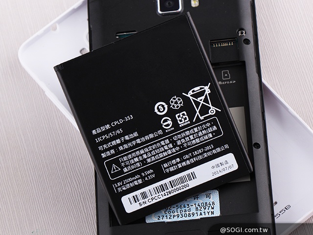 5吋MTK八核雙卡手機 酷派大神F1低價襲台